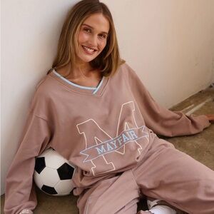 NWT The Mayfair Group Angels V-neck Sweatshirt Size Medium/Large